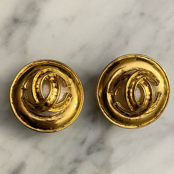 🔥Beautiful Rare Chanel vintage clip on earrings - Picture 2 of 7